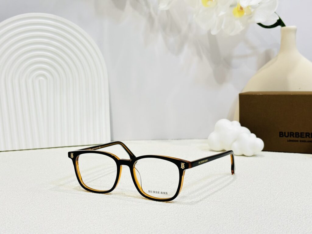 Gong Kinh Can Burberry 514 1