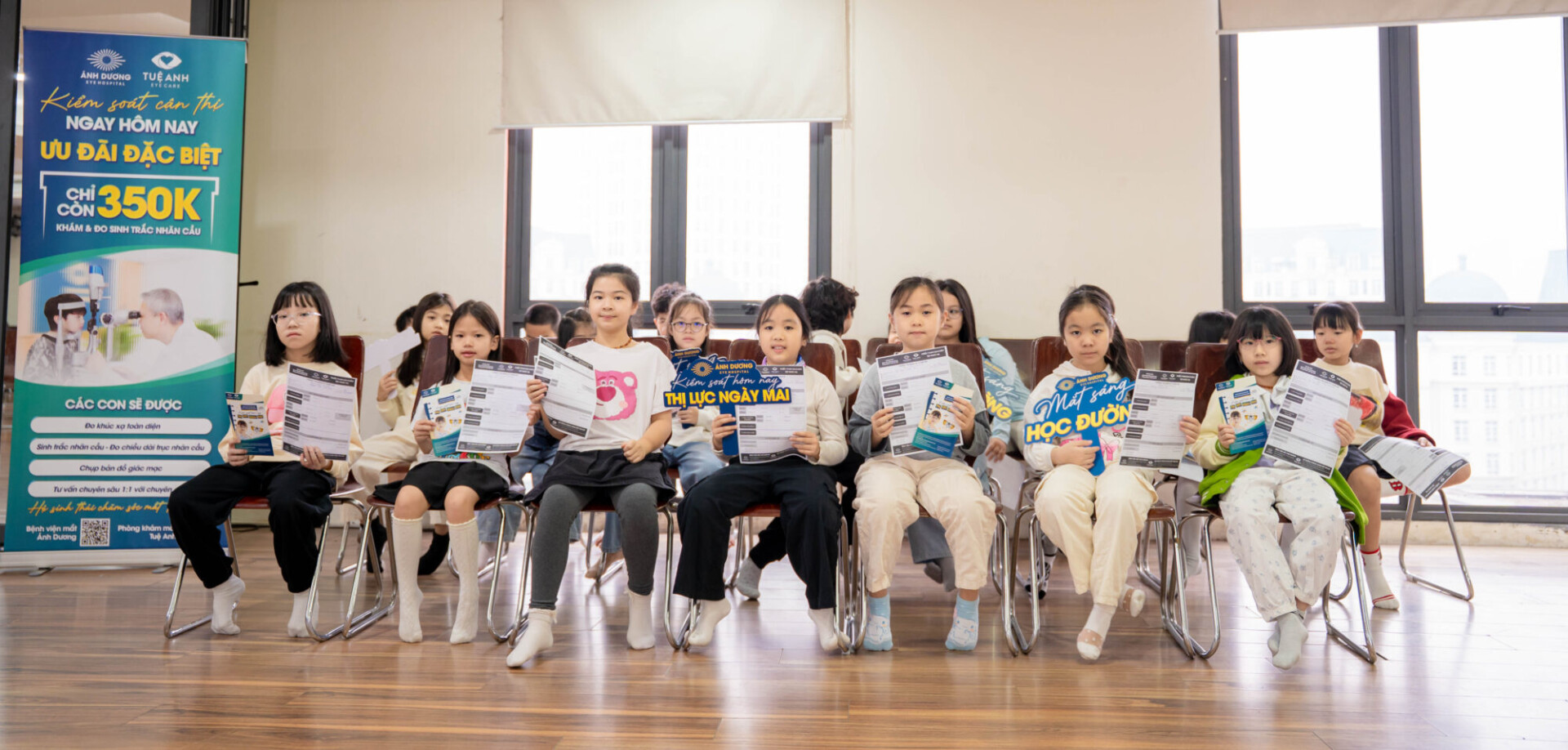 Khám mắt học đường tại Trường Marie Curie – Mỹ Đình trong khuôn khổ chương trình “Mắt sáng học đường”