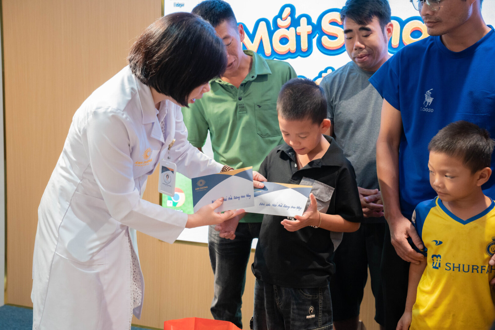 Bệnh viện Mắt Ánh Dương tổ chức thành công đợt 2 dự án “Mắt sáng cùng em đến trường”: Thắp sáng hy vọng cho trẻ em vùng cao Lạng Sơn