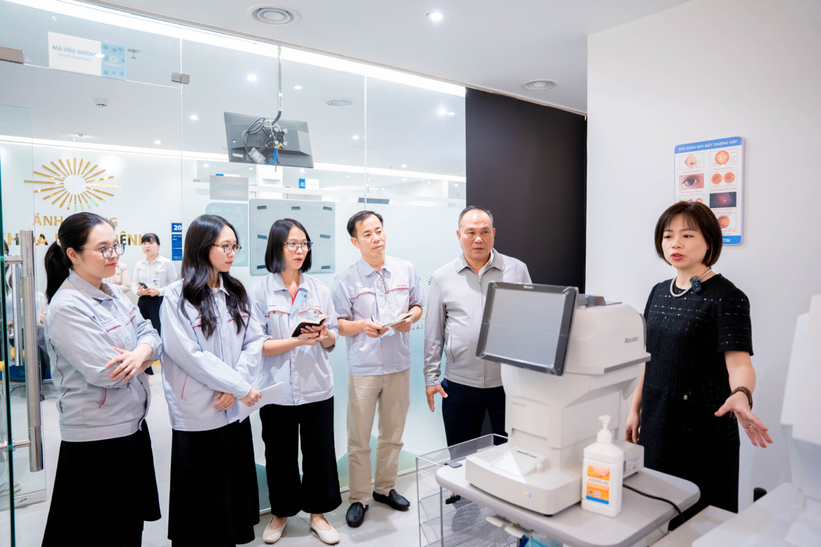 Đội ngũ Công ty ô tô Toyota khảo sát thực tế tại Bệnh viện Mắt Ánh Dương