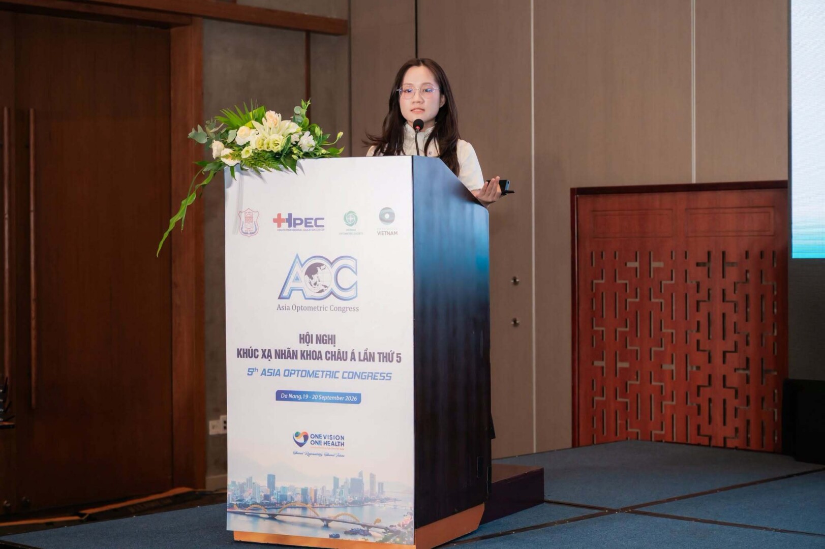 CNKX. Phạm Thu Hương báo cáo nghiên cứu đánh giá hiệu quả Ortho-K tại AOC 2026