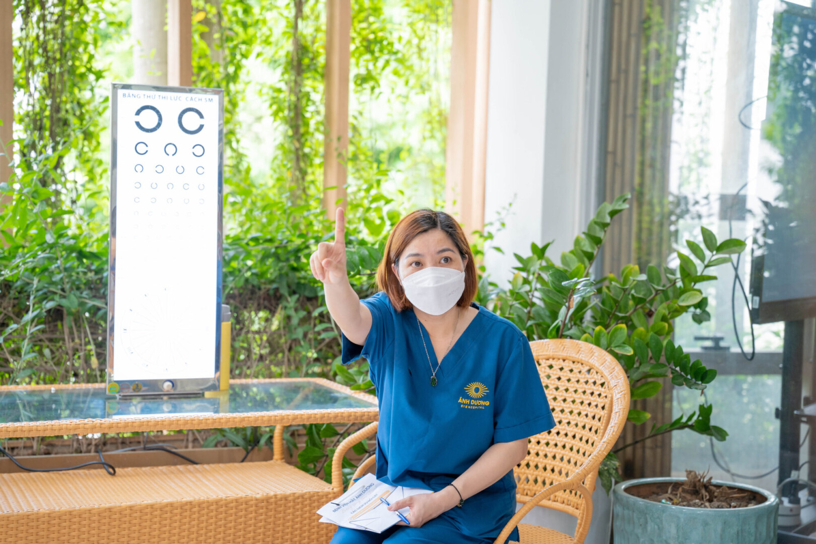 Đội ngũ chuyên môn thực hiện kiểm tra mắt và tư vấn chăm sóc mắt tại Eye Fest 2026