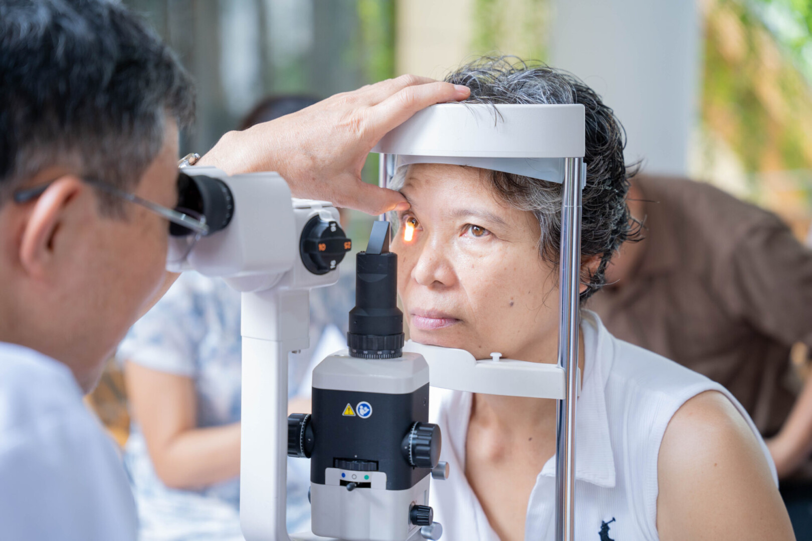 Đội ngũ chuyên môn thực hiện kiểm tra mắt và tư vấn chăm sóc mắt tại Eye Fest 2026